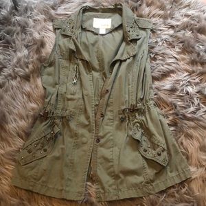 DayTrip Army Green Vest